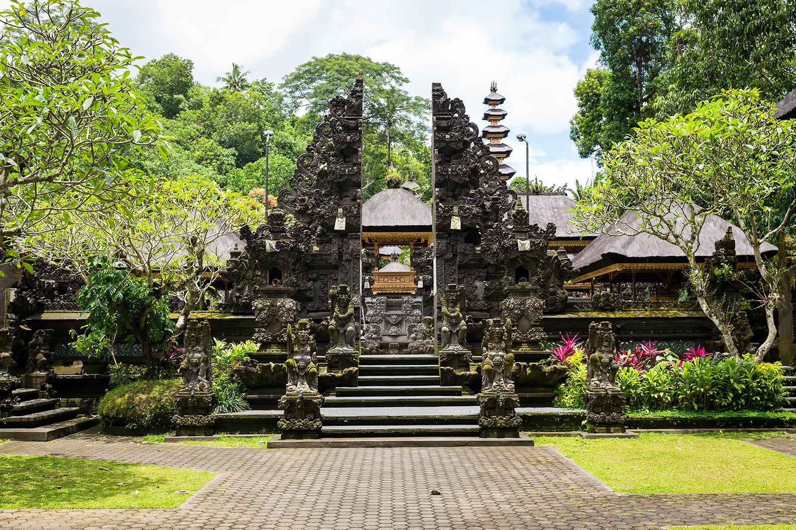 gunung lebah temple