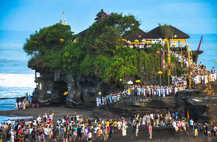 Bali offers a wealth of natural and cultural attractions. Explore Bali's hidden gems and must-see sights with our comprehensive guide to the island's most beautiful places