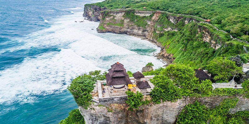 Bali offers a wealth of natural and cultural attractions. Explore Bali's hidden gems and must-see sights with our comprehensive guide to the island's most beautiful places