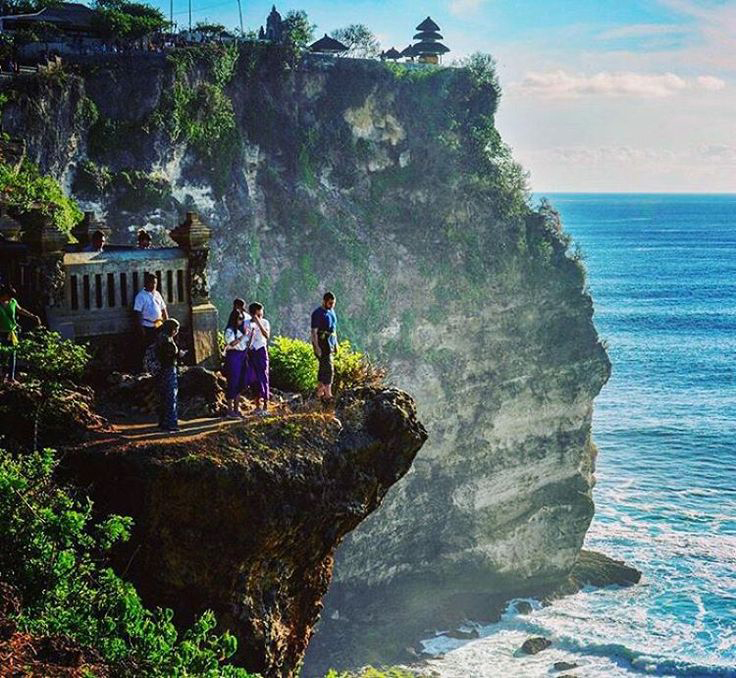 Bali offers a wealth of natural and cultural attractions. Explore Bali's hidden gems and must-see sights with our comprehensive guide to the island's most beautiful places