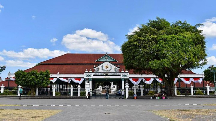 Explore the heart of Indonesia with a trip to Java. Discover ancient temples, bustling cities, stunning natural beauty, and rich cultural traditions on this vibrant island. Start planning your Java adventure today.
Borobudur Temple
Prambanan Temple
Kraton Yogyakarta
Batik Workshop
Malioboro Street
Jogja tourism
Javanese culture
Yogyakarta tour package
Yogyakarta travel guide
Yogyakarta itinerary